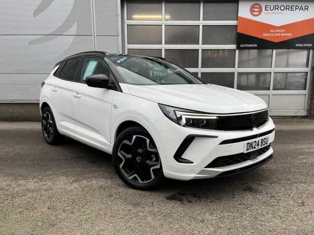 Vauxhall Grandland 1.2 Ultimate Turbo Estate Petrol Arctic White