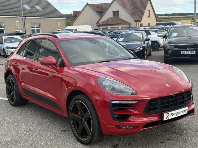 Porsche Macan 3.0 Gts S-A SUV Petrol Red